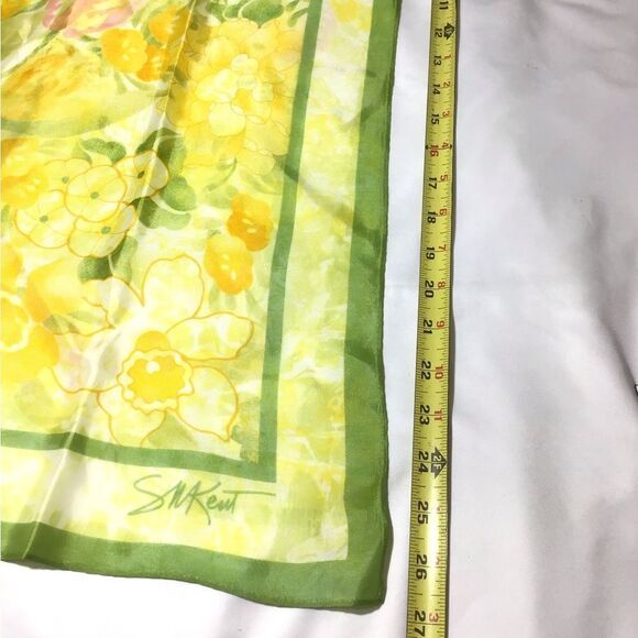 Avon Water Repellent Floral Square Scarf Vintage - Picture 8 of 9